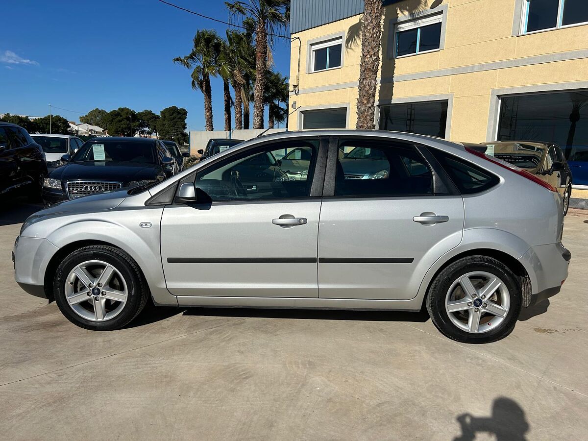 FORD FOCUS TREND 1.6 AUTO SPANISH LHD IN SPAIN ONLY 57000 MILES SUPERB 2007